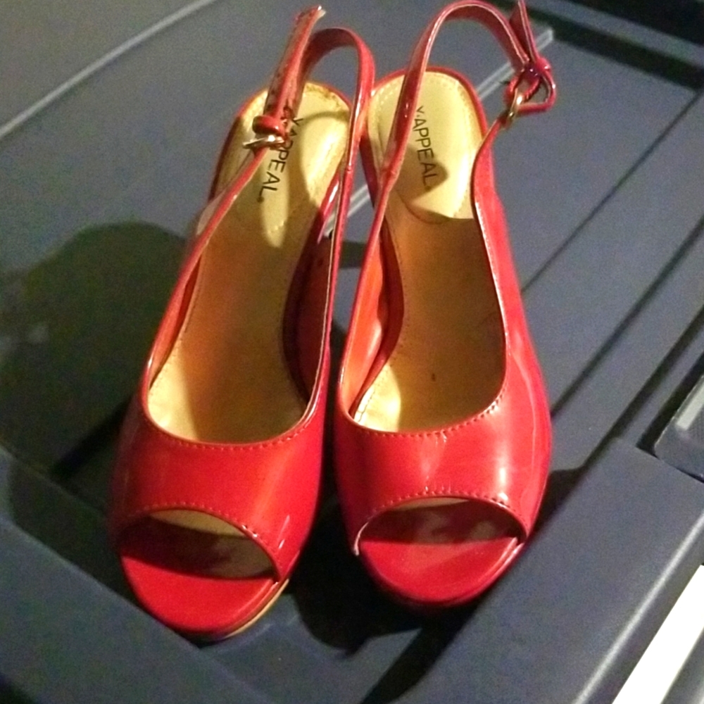 XAppeal red size 5 heels